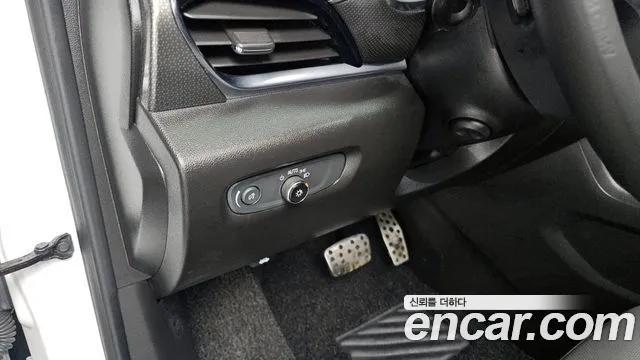 ChevroletGMDaewoo Traverse 2023 — фото 18