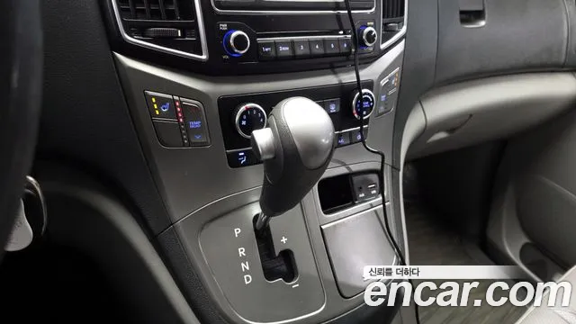 Hyundai Starex 2017 — фото 9