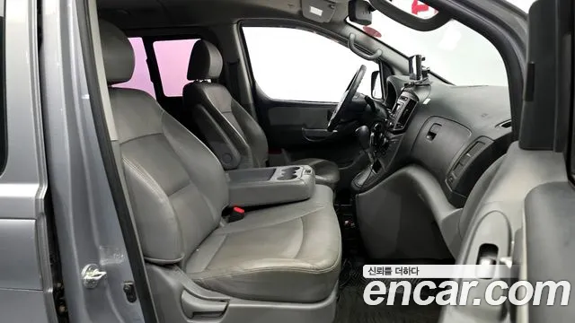 Hyundai Starex 2017 — фото 11