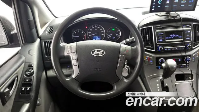 Hyundai Starex 2017 — фото 14