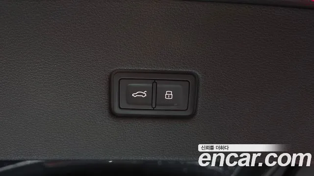 Audi Q8 2021 — фото 19
