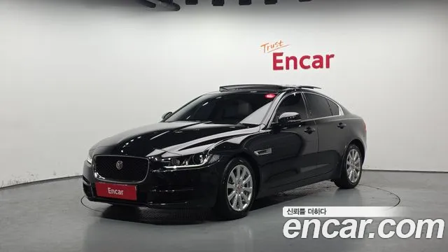 Jaguar XE 2018 — фото 1