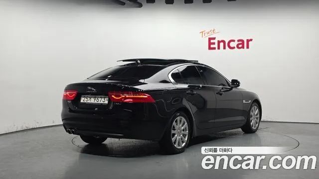 Jaguar XE 2018 — фото 2