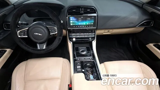 Jaguar XE 2018 — фото 7