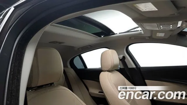 Jaguar XE 2018 — фото 17