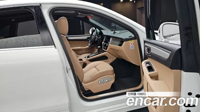 Porsche Macan 2022 — фото 11