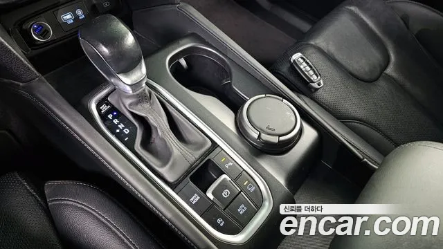 Hyundai Santafe 2020 — фото 9