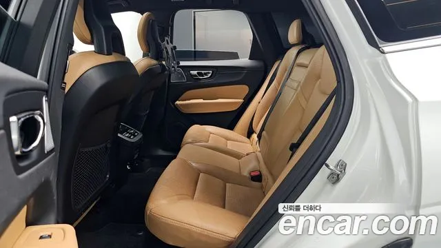 Volvo XC60 2018 — фото 12