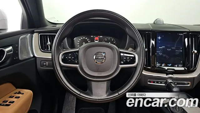 Volvo XC60 2018 — фото 13