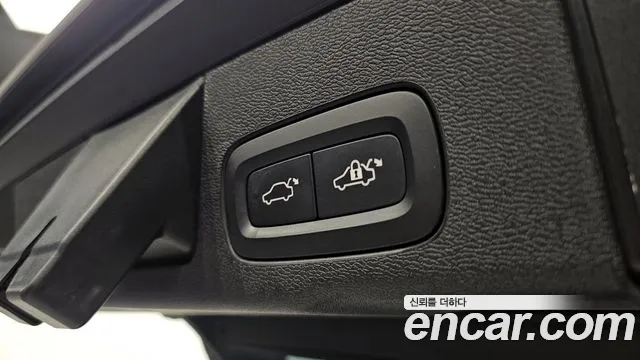 Volvo XC60 2018 — фото 18