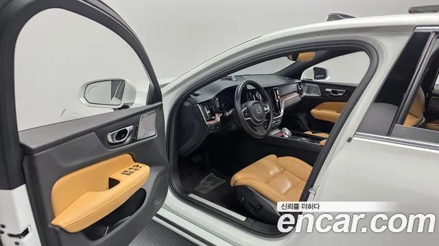 Volvo S60 2021 — фото 10