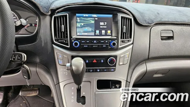 Hyundai Starex 2016 — фото 15