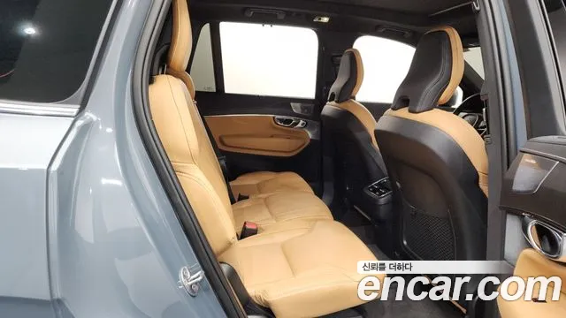 Volvo XC90 2022 — фото 12