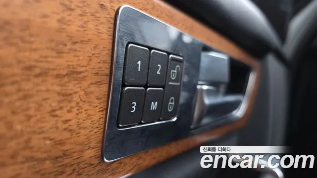 Land Rover Discovery 2014 — фото 19