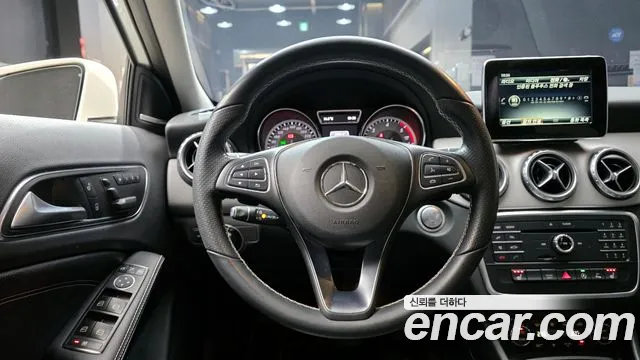 Mercedes-Benz GLA-Class 2017 — фото 14