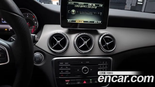 Mercedes-Benz GLA-Class 2017 — фото 15