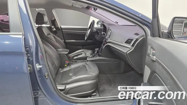 Hyundai AVANTE 2016 — фото 10