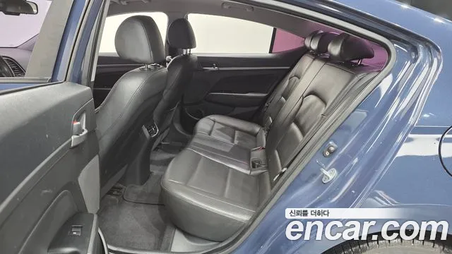Hyundai AVANTE 2016 — фото 12