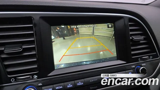 Hyundai AVANTE 2016 — фото 16