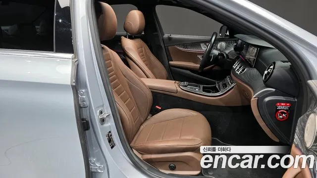 Mercedes-Benz E-Class 2022 — фото 11