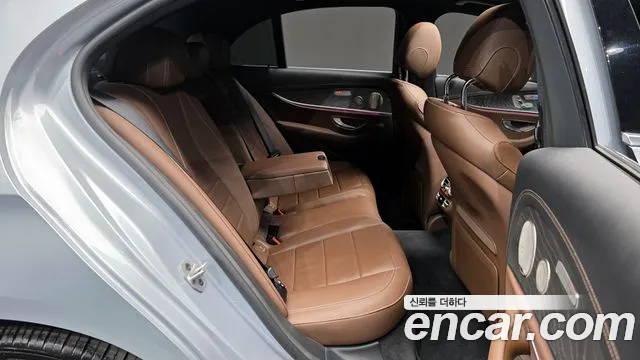 Mercedes-Benz E-Class 2022 — фото 12