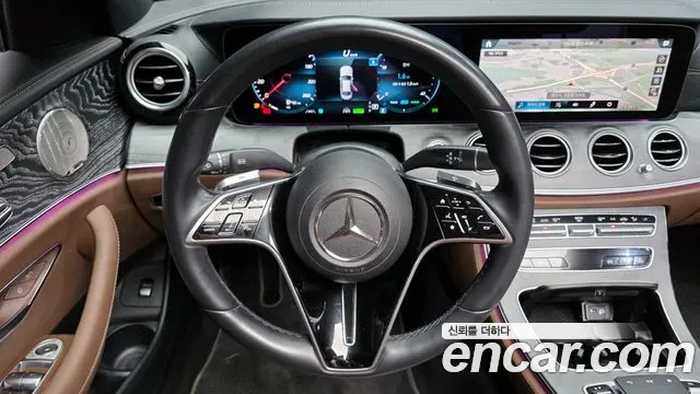 Mercedes-Benz E-Class 2022 — фото 13