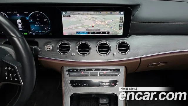 Mercedes-Benz E-Class 2022 — фото 15
