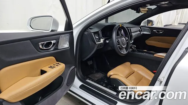 Volvo S60 2020 — фото 10