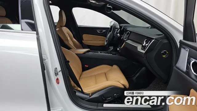 Volvo S60 2020 — фото 11