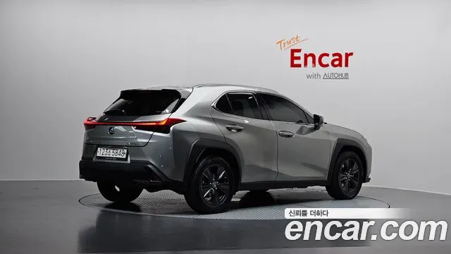 Lexus UX 2020 — фото 2