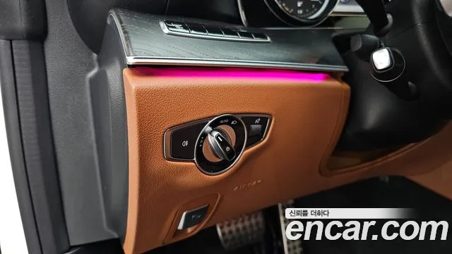 Mercedes-Benz E-Class 2018 — фото 17