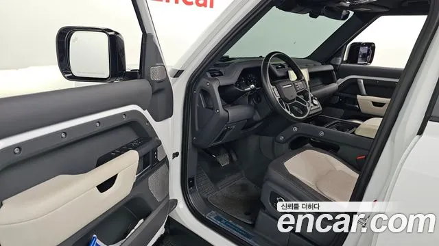 Land Rover Defender 2023 — фото 11