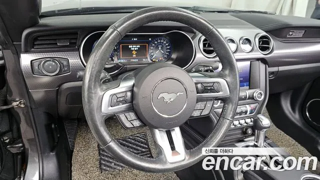 Ford Mustang 2020 — фото 13