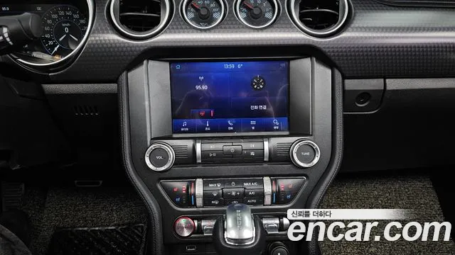 Ford Mustang 2020 — фото 14