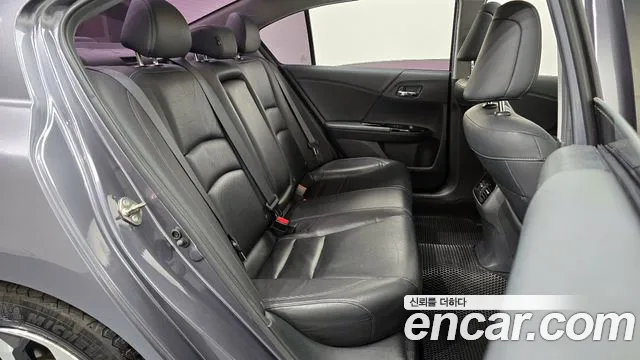 Honda Accord 2016 — фото 12