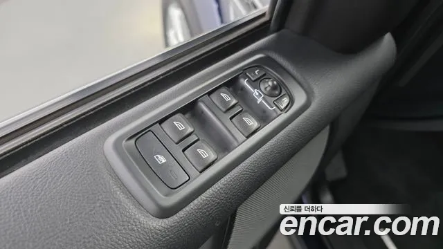 Land Rover Discovery 2016 — фото 14
