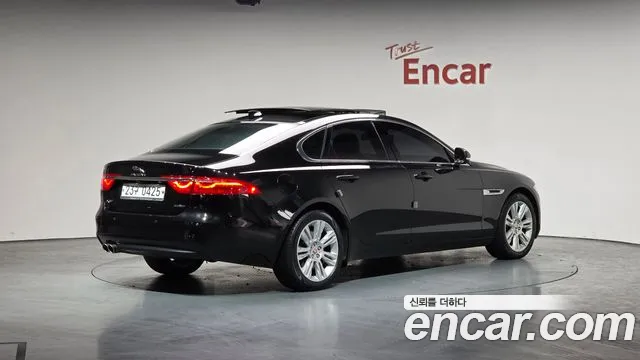 Jaguar XF 2017 — фото 1