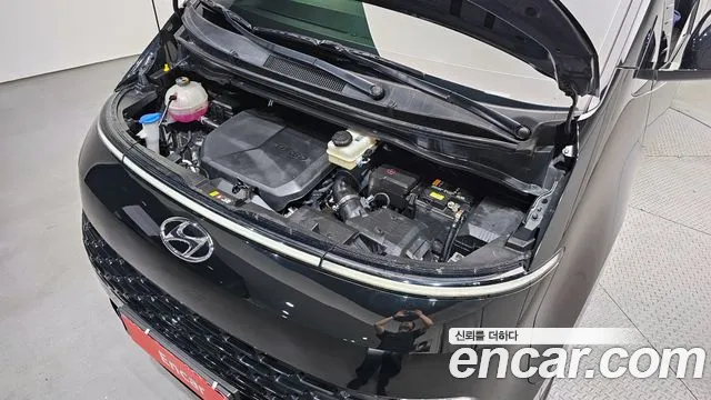 Hyundai Staria 2023 — фото 6