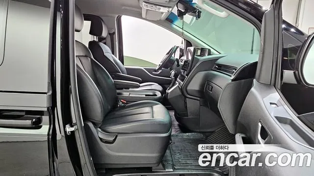 Hyundai Staria 2023 — фото 11