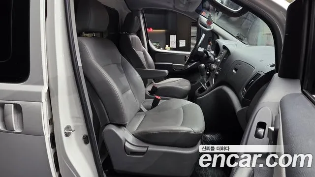 Hyundai Starex 2015 — фото 11