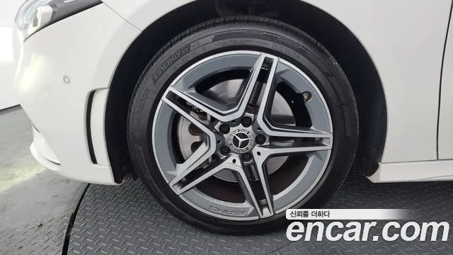 Mercedes-Benz A-Class 2023 — фото 5