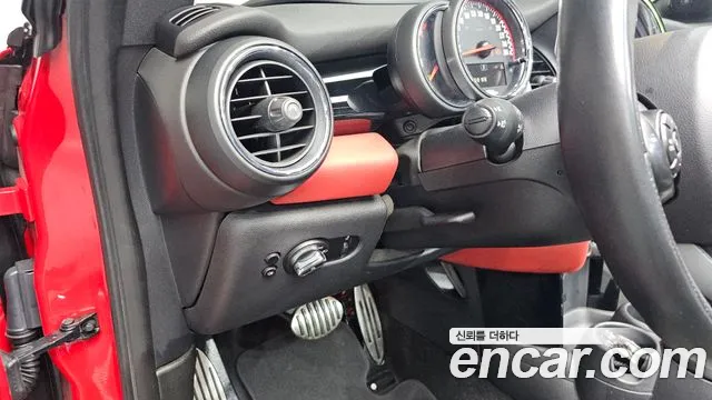 Mini Cooper Convertible 2020 — фото 13