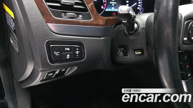 Hyundai Equus 2014 — фото 17