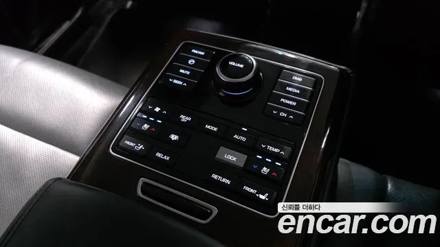 Hyundai Equus 2014 — фото 18