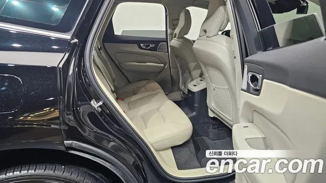 Volvo XC60 2021 — фото 12