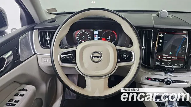 Volvo XC60 2021 — фото 13