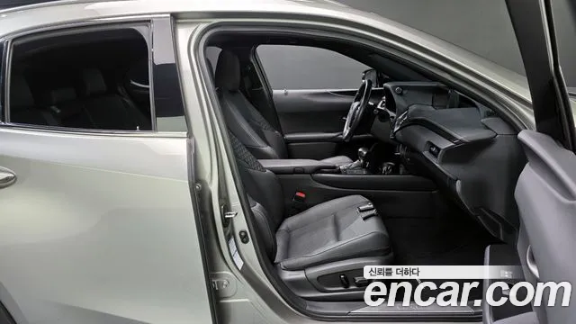 Lexus UX 2021 — фото 10