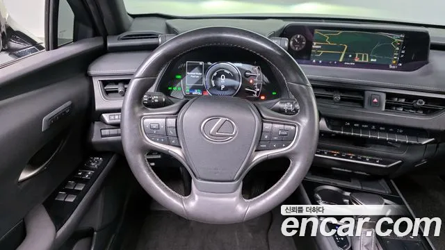 Lexus UX 2021 — фото 13