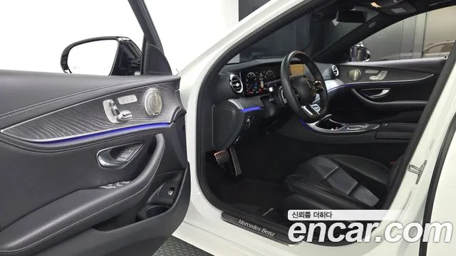 Mercedes-Benz E-Class 2023 — фото 10
