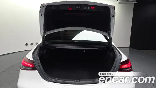 Mercedes-Benz E-Class 2023 — фото 20